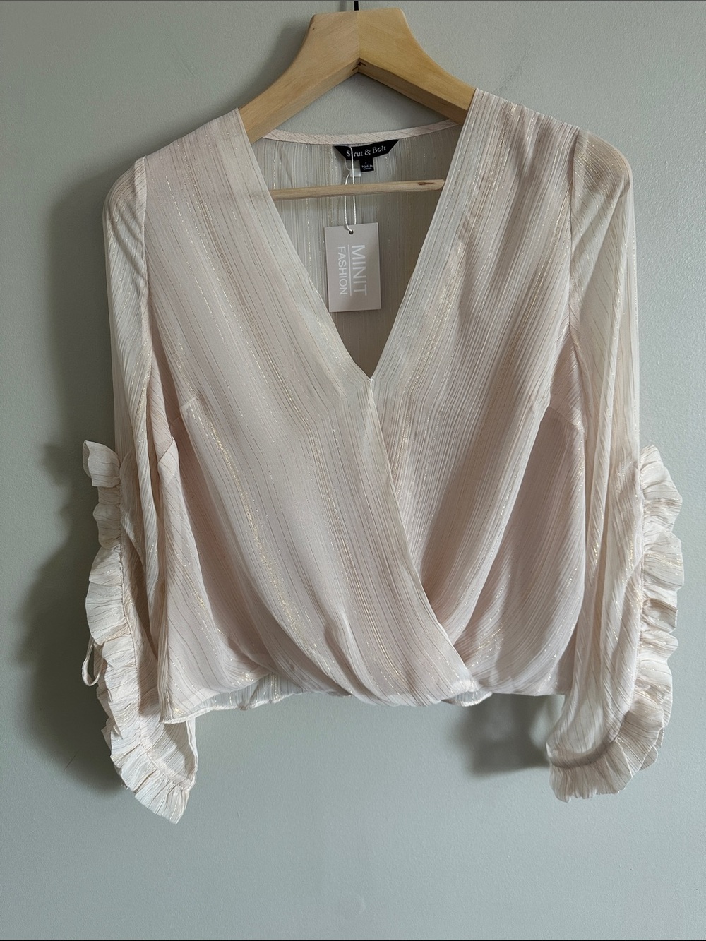 NWT Stunning peach top with flowing tied sleeves - Picture 11 of 15